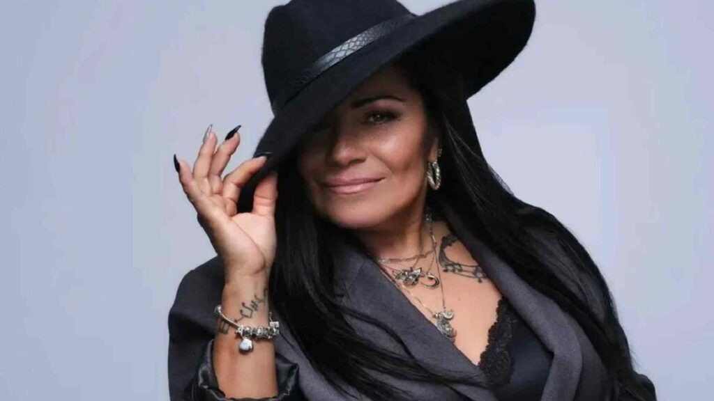 Choosing Privacy Over Public Attention